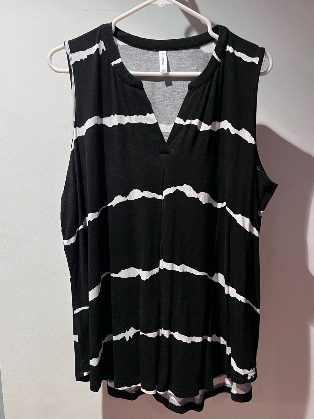 Black Sleeveless V-Neck Tank with White Wave Stripes